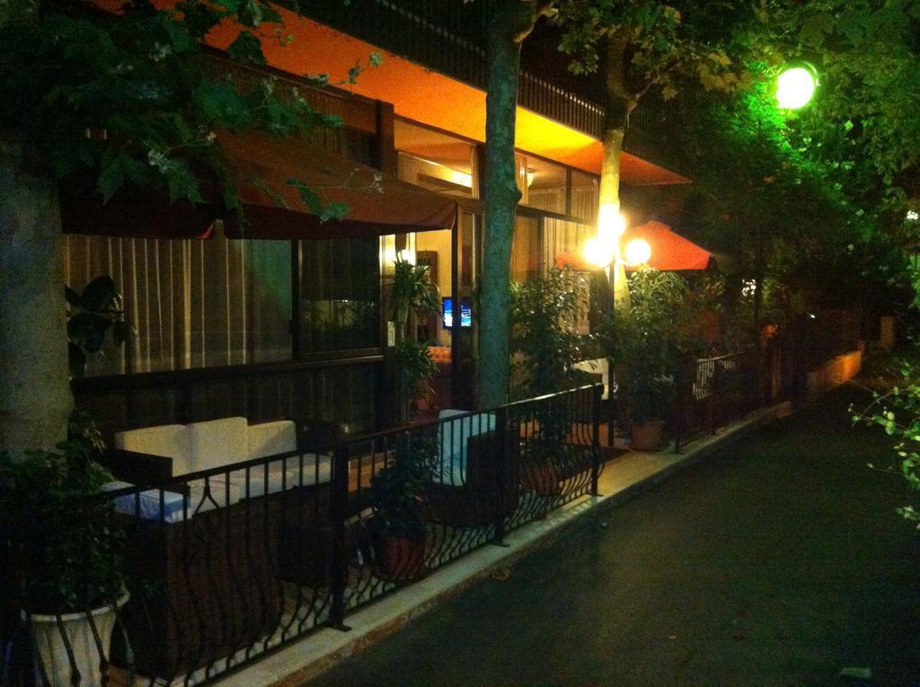 Meuble Lariana Hotel Bellaria-Igea Marina Esterno foto